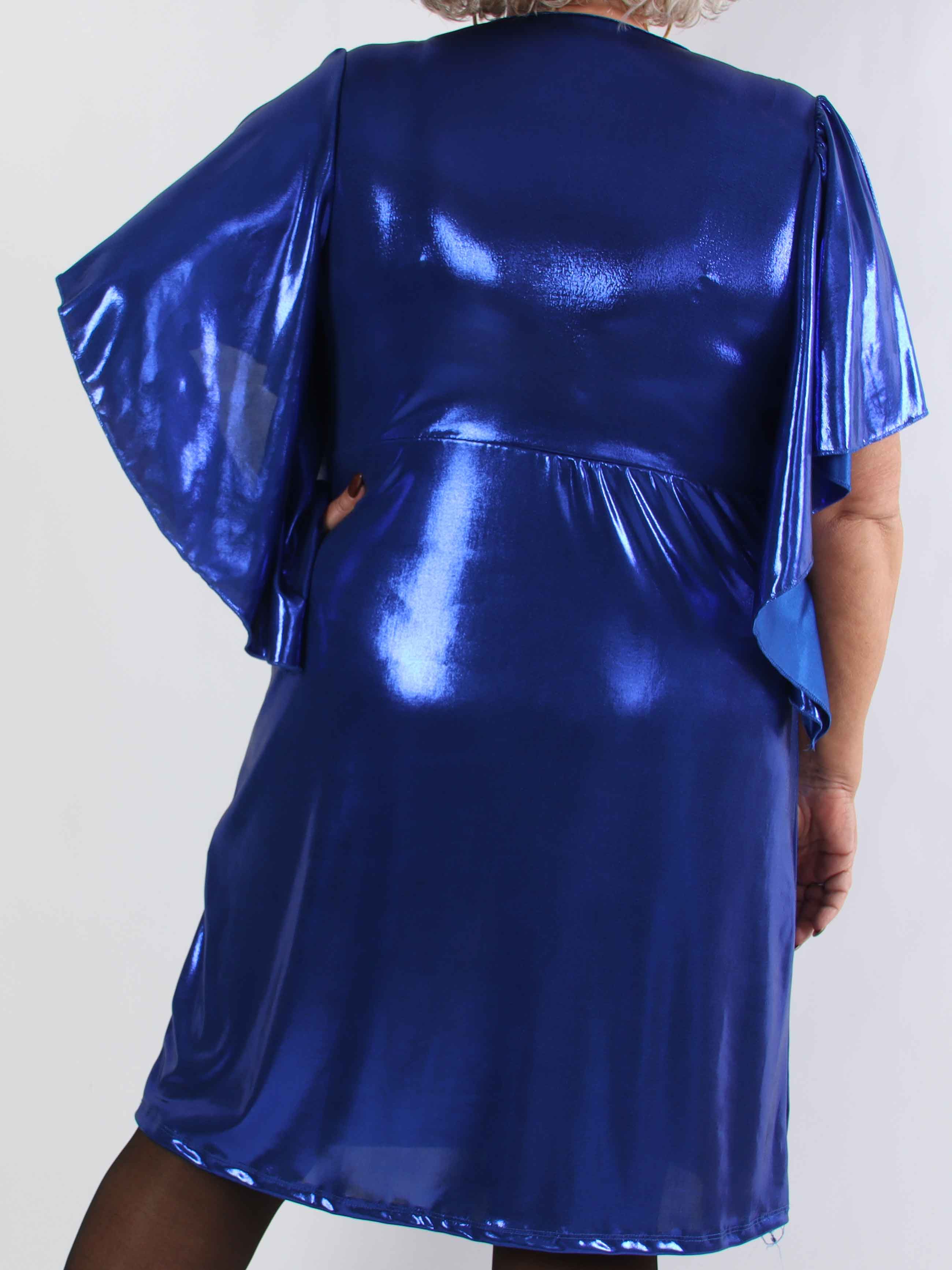 Safi - Elegant plus size kjole shiny materiale med søde ærmer